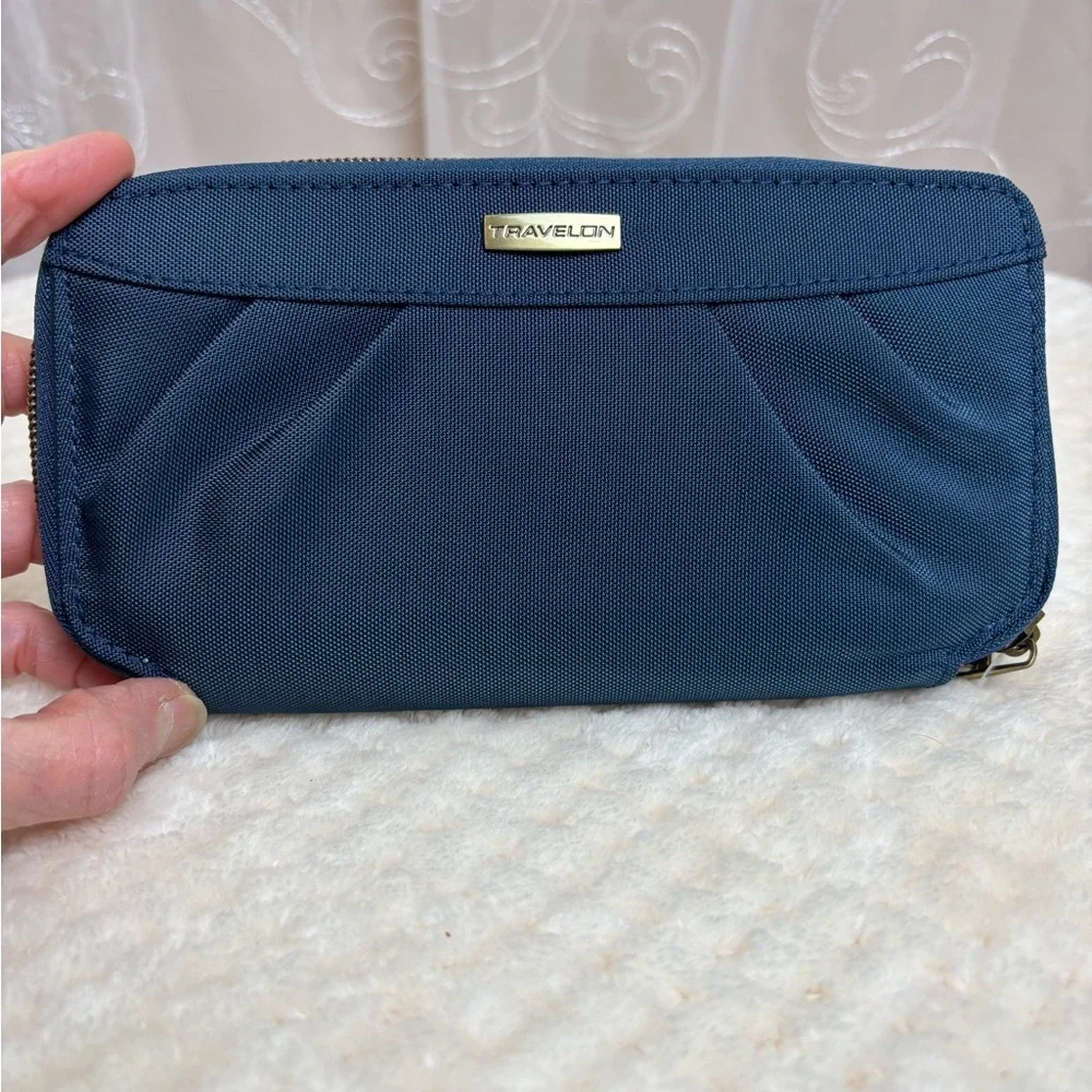 Travelon RFID Blocking Travel Wristlet Wallet